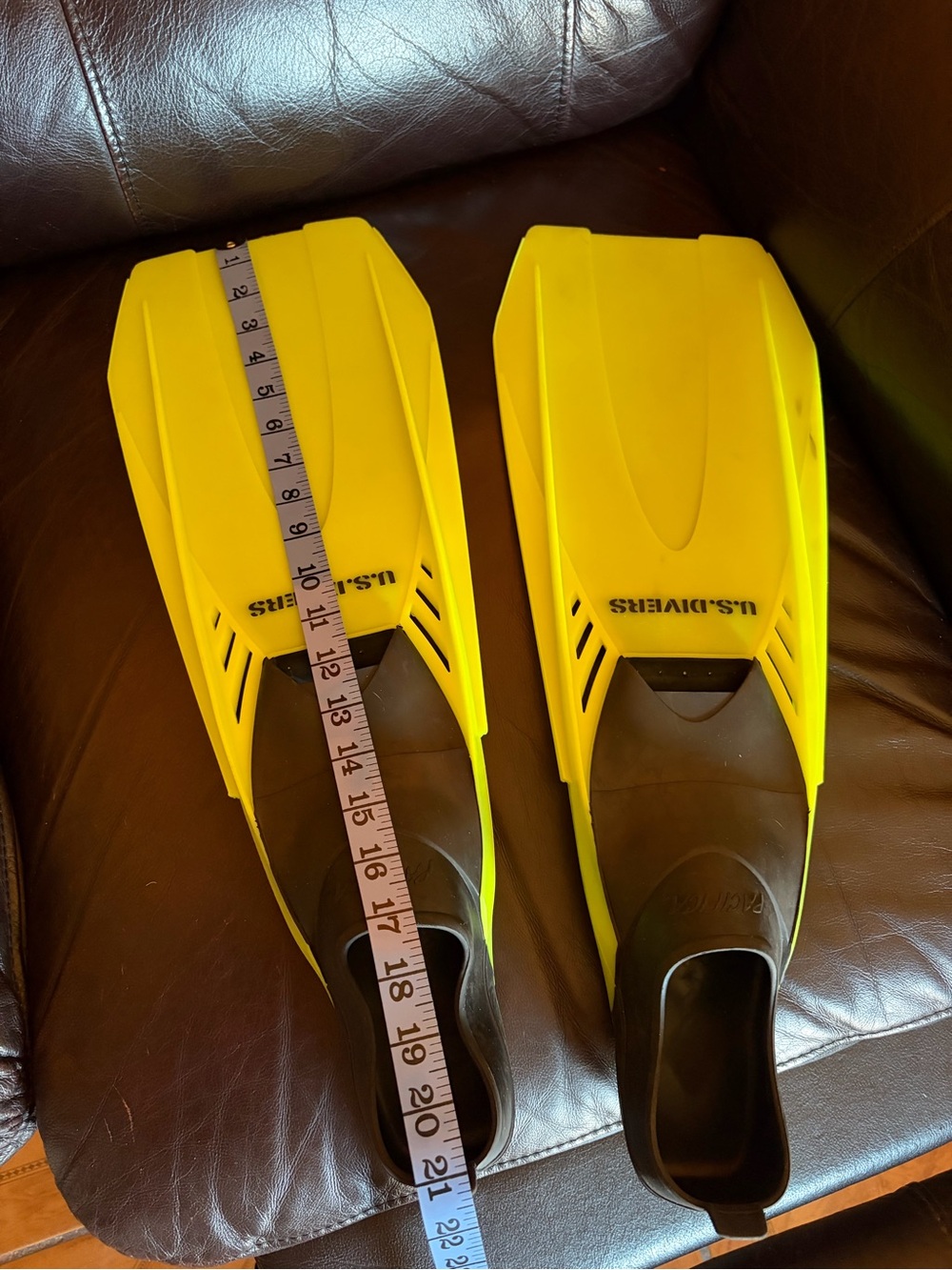 US Divers flippers